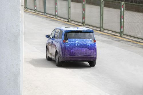 騰勢(shì)首款MPV諜照曝光，預(yù)計(jì)4月亮相北京車(chē)展